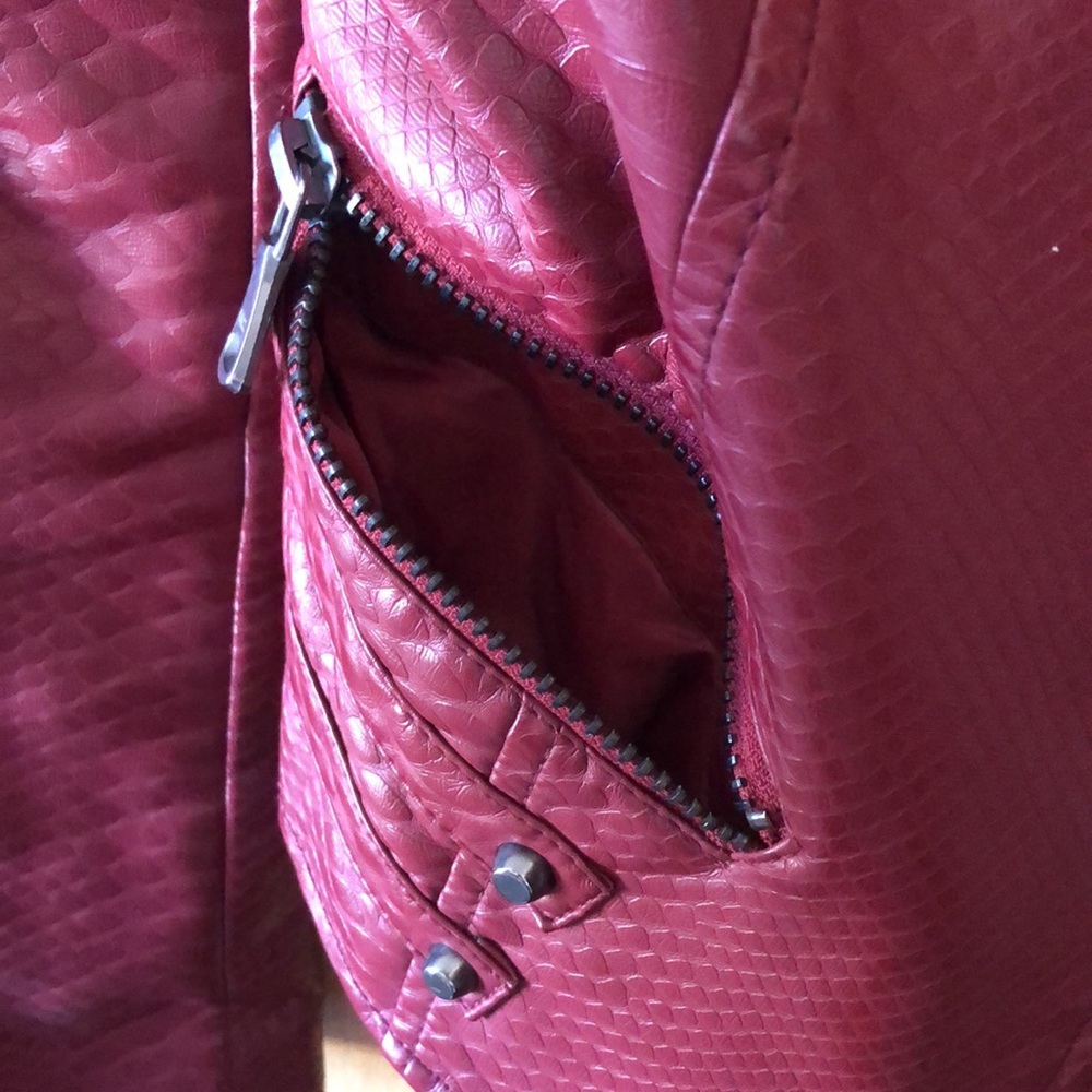 Needs repair - GUESS Brick Red Faux Leather Moto Jacket - Small - Picture 9 of 15